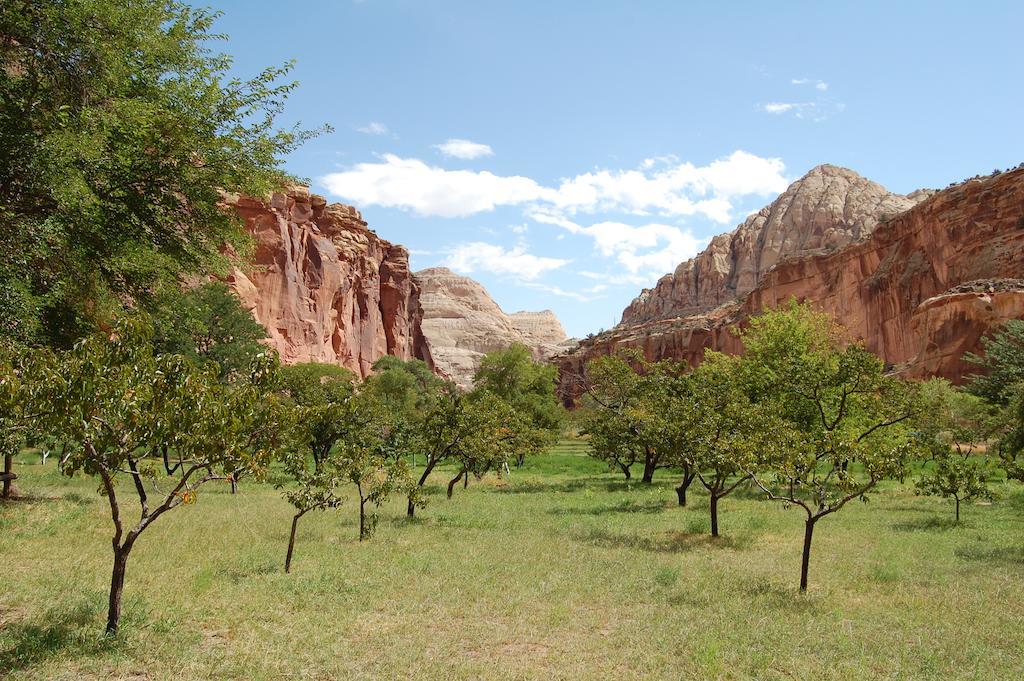 The Rim Rock Inn Torrey Εξωτερικό φωτογραφία